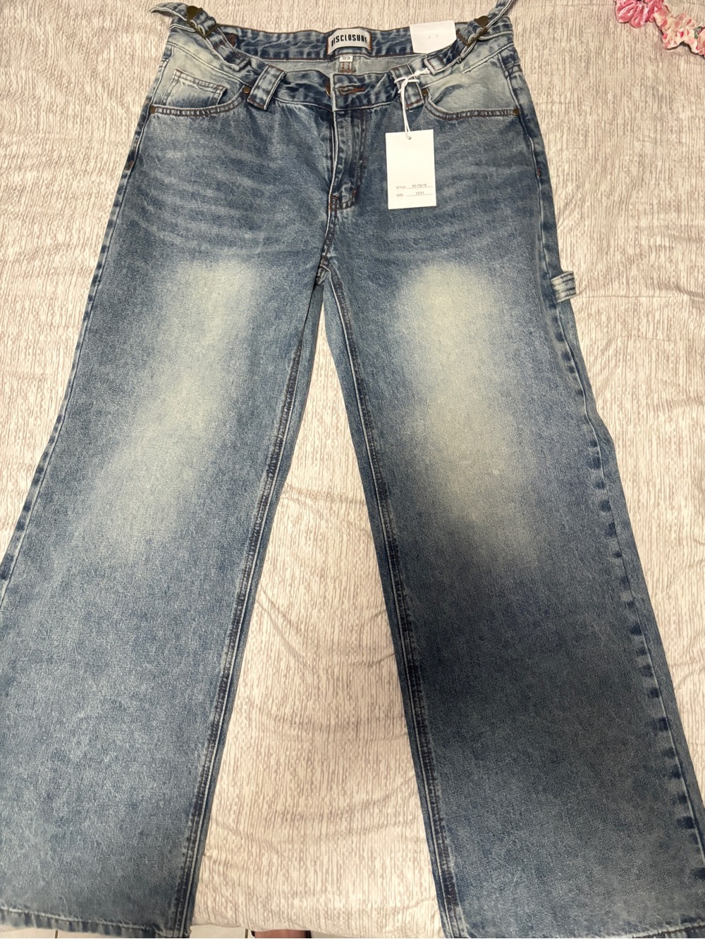 Vintage-Inspired Light Blue Wide-Leg Jeans